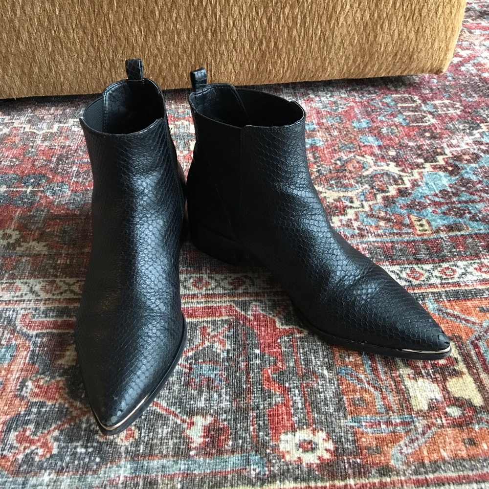 Marc Fisher - Yale Pointy Toe Chelsie Boot